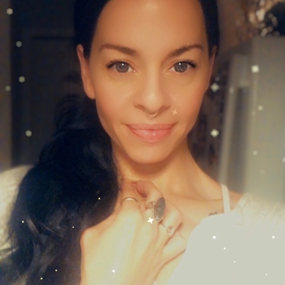 Meet your Posher, Nicole - Picture 4 of 4